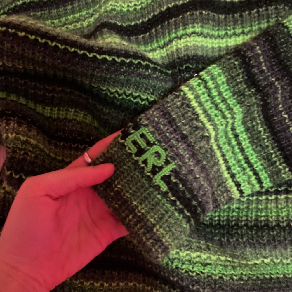 Fun ERL sweater - Picture 2 of 4